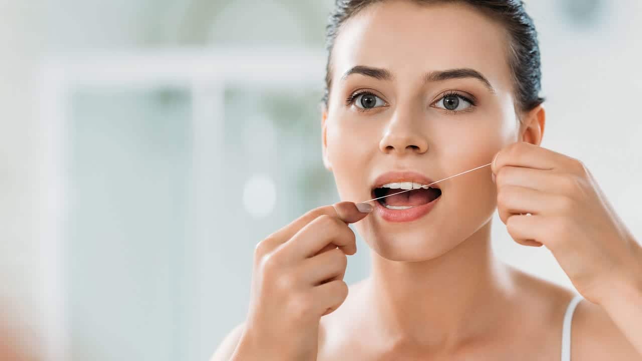 The Link Between Poor Flossing and Gum Disease Bracknell